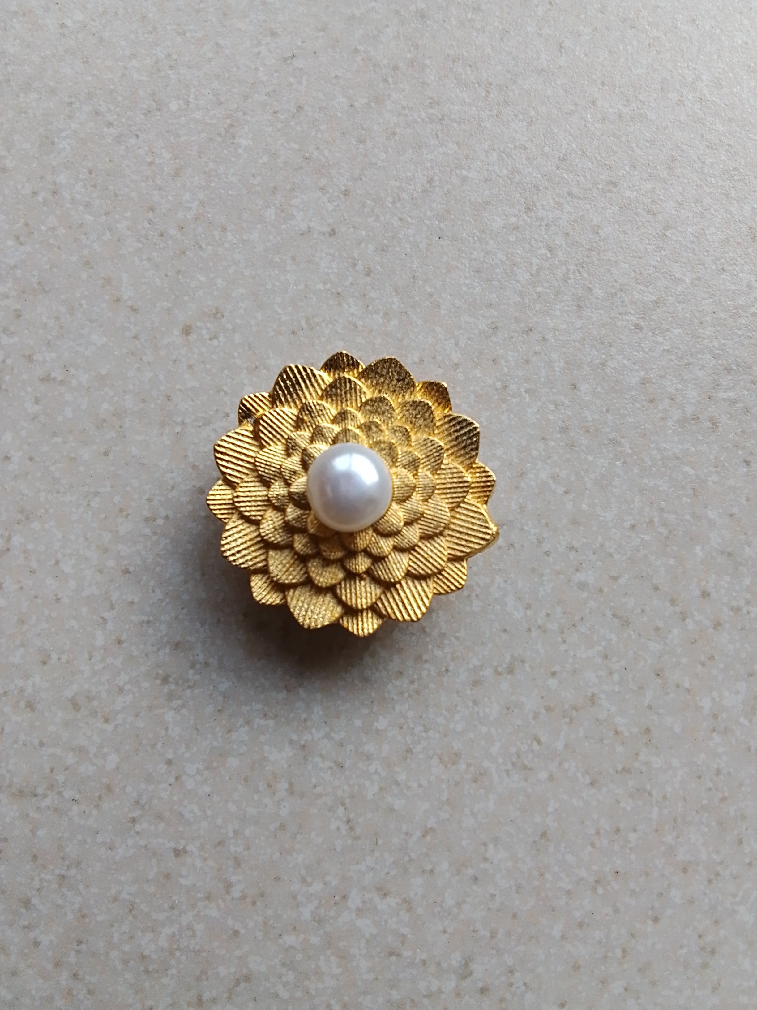 001 Dahlia Button Cover